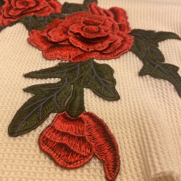 LF- Furst Of A Kind: Women's Long Sleeve Knit Crop Tee Ivory Rose - Picture 5 of 8